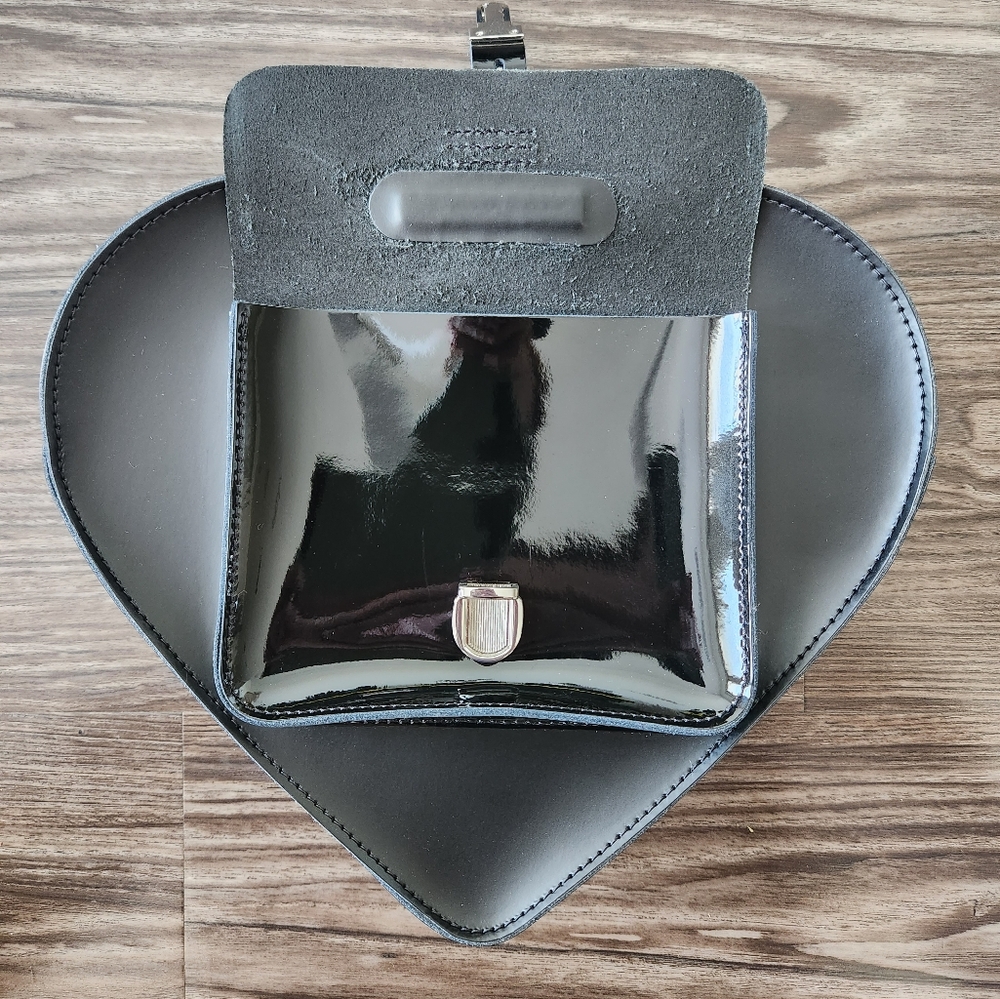 SOLD NWOT Doc Marten's Kiev Leather Heart Bag - Picture 16 of 16